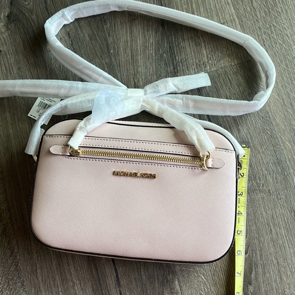 Michael Kors color “powder